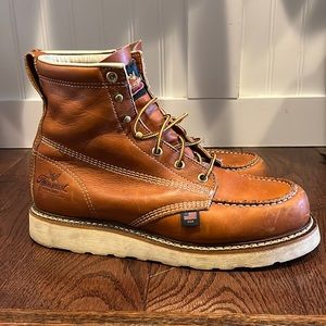 Men’s size 9 Thorogood boots. Gently worn. Some scuffing in front. Soft toe